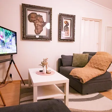 Peaceful - Near Kaari Mall, 5 Min To Train