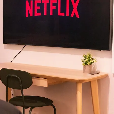 Peaceful - Near Kaari Mall, 5 Min To Train Apartment *