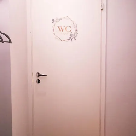 Peaceful - Near Kaari Mall, 5 Min To Train