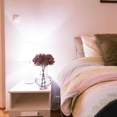 Apartament Peaceful - Near Kaari Mall, 5 Min To Train